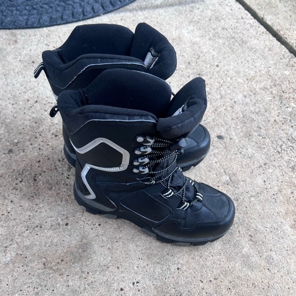 Snow boots good condition - Picture 3 of 5